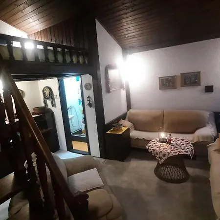 Sumska Kuca Atina - Devojacki Bunar *