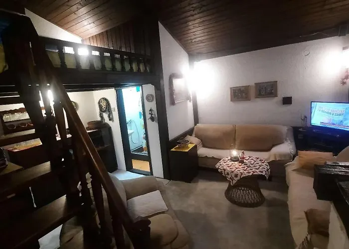 Sumska Kuca Atina - Devojacki Bunar *